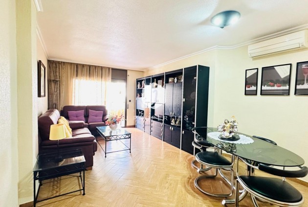 Resale - Apartment / flat -
Torrevieja - Centro