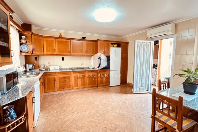 Resale - Apartment / flat -
Torrevieja - Centro