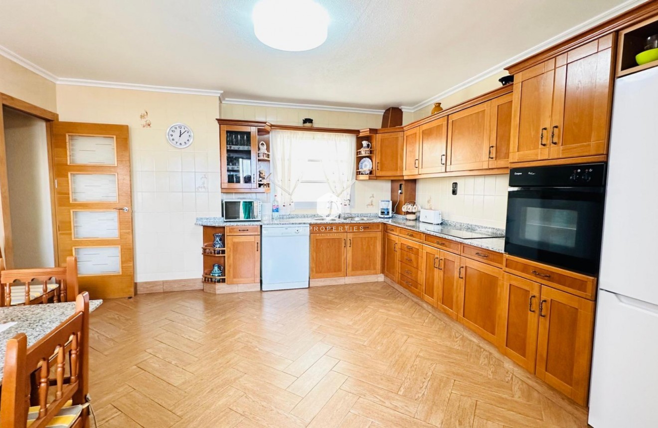 Resale - Apartment / flat -
Torrevieja - Centro