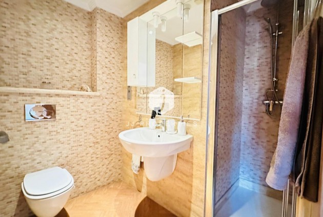 Resale - Apartment / flat -
Torrevieja - Centro