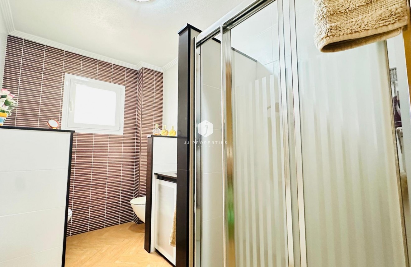 Resale - Apartment / flat -
Torrevieja - Centro