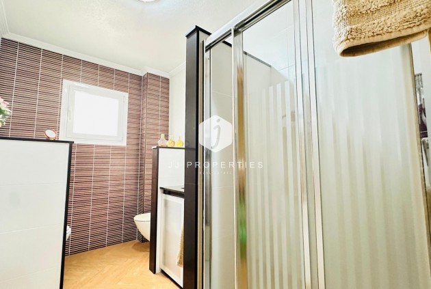 Resale - Apartment / flat -
Torrevieja - Centro