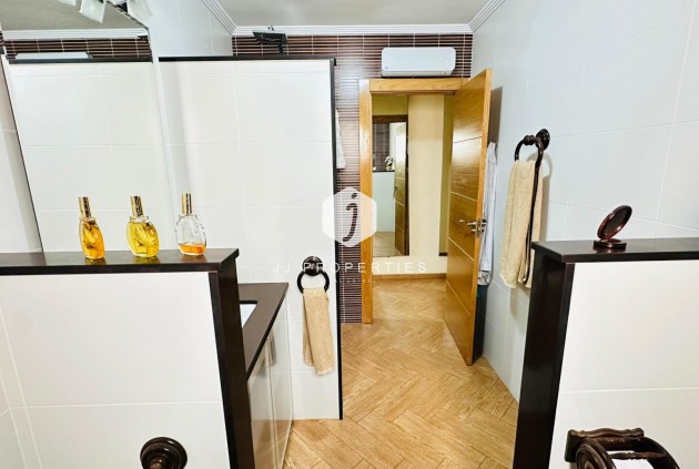 Resale - Apartment / flat -
Torrevieja - Centro