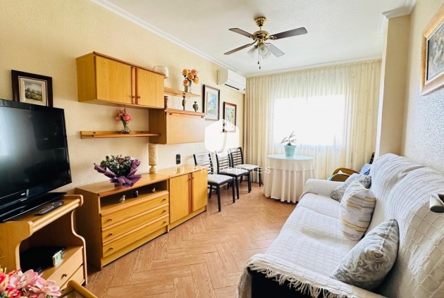 Resale - Apartment / flat -
Torrevieja - Centro