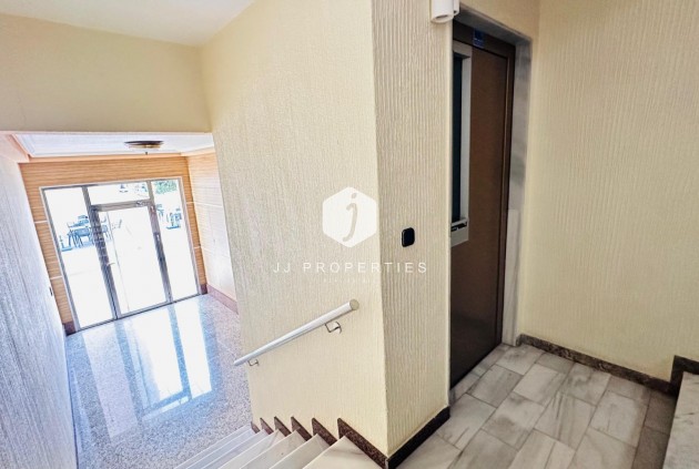 Resale - Apartment / flat -
Torrevieja - Centro