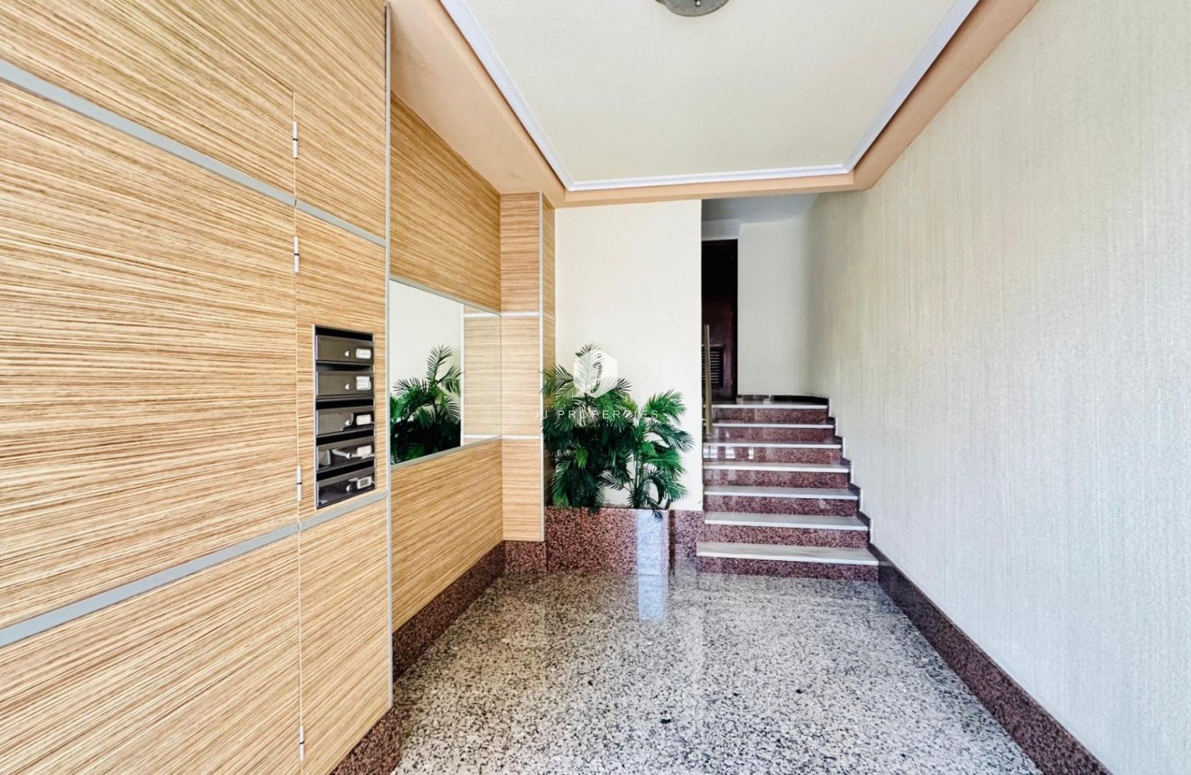 Resale - Apartment / flat -
Torrevieja - Centro