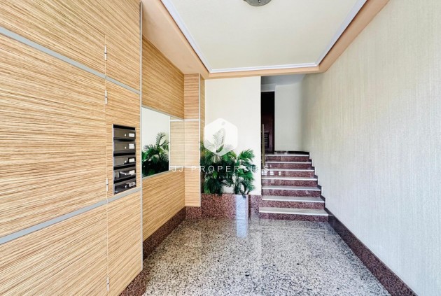 Resale - Apartment / flat -
Torrevieja - Centro