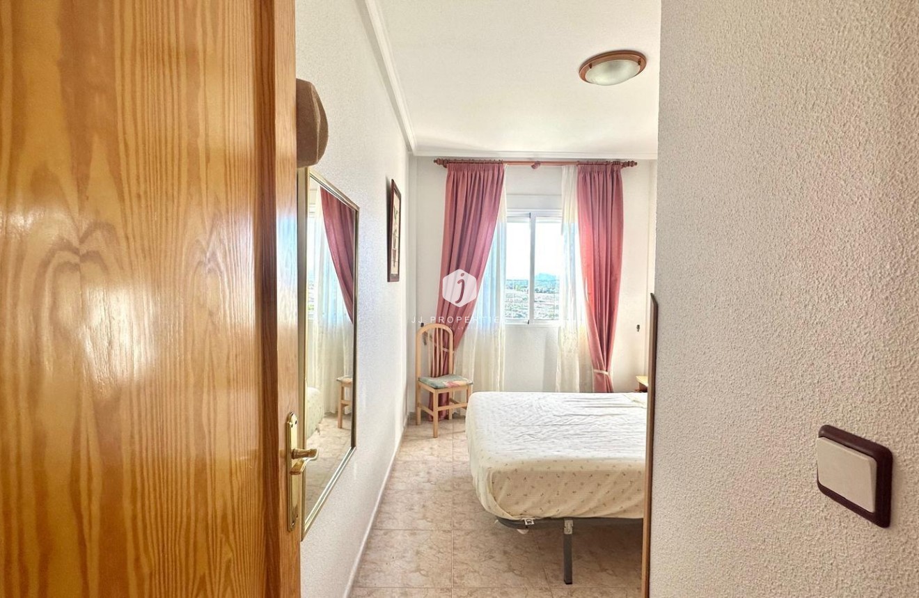 Resale - Apartment / flat -
Torrevieja - Torreblanca