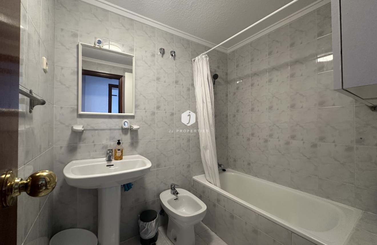 Resale - Apartment / flat -
Torrevieja - Costa Blanca