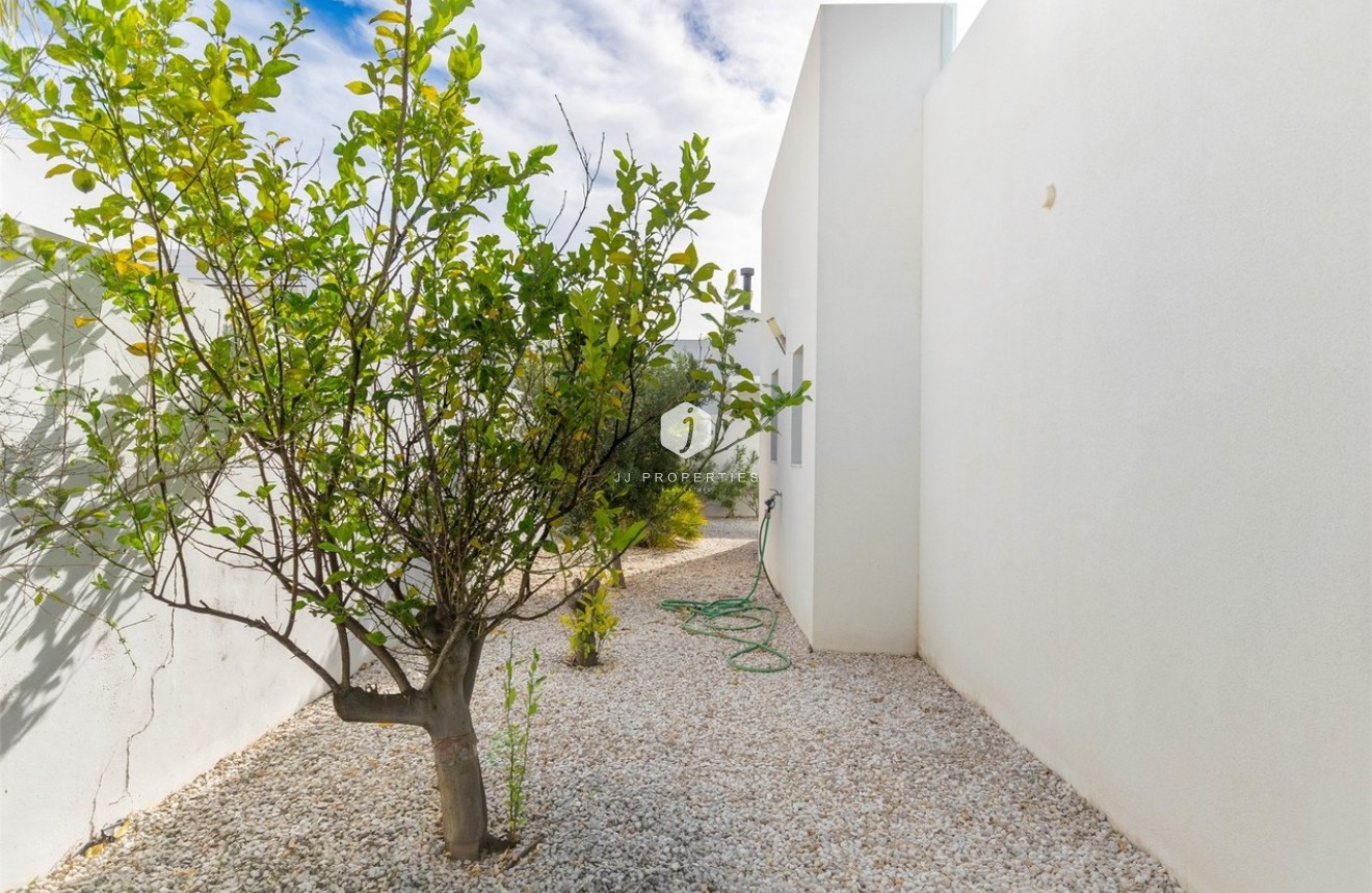 Resale - Villa -
Benijofar - Costa Blanca