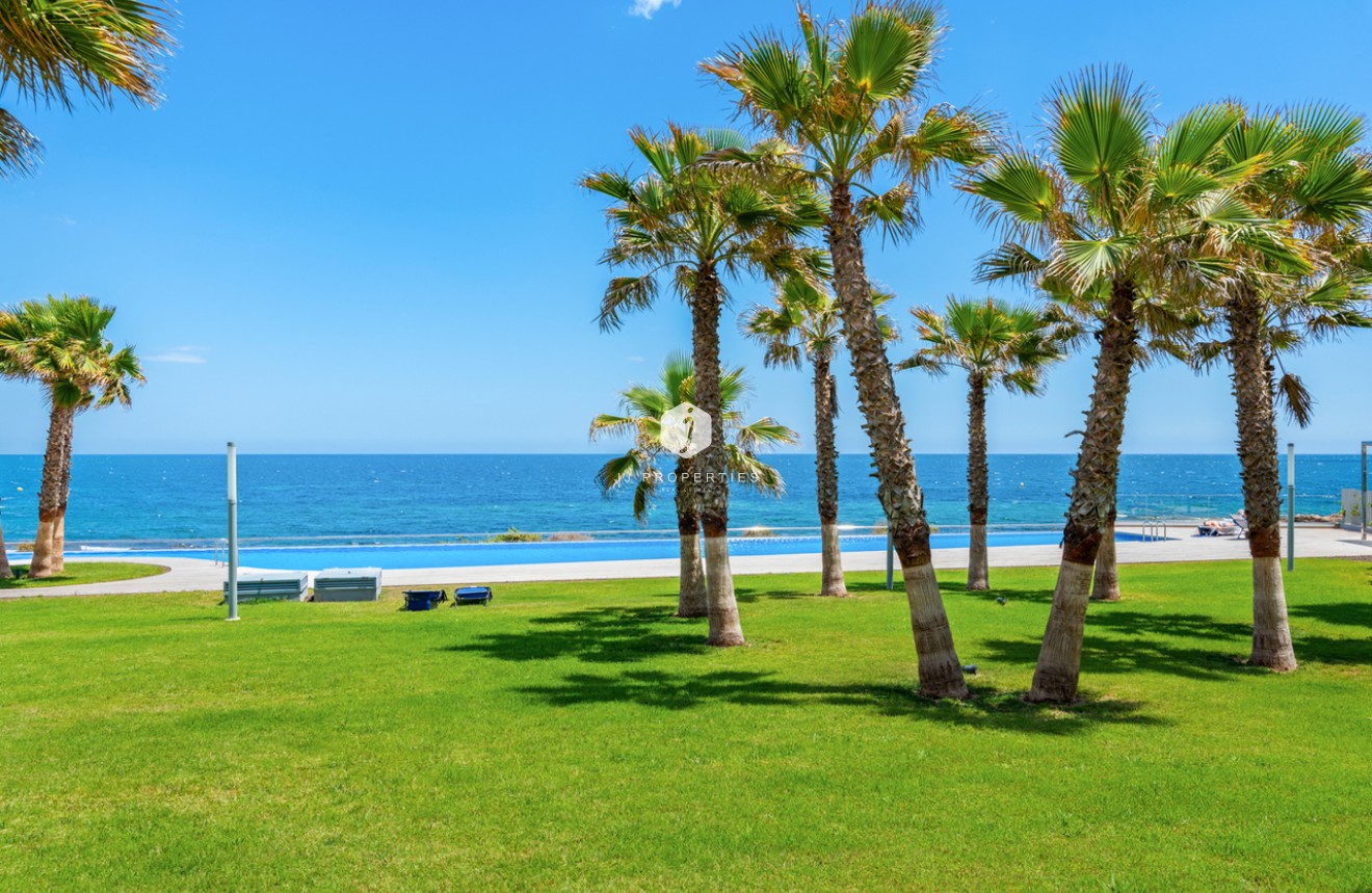 Resale - Apartment / flat -
Punta Prima - Costa Blanca