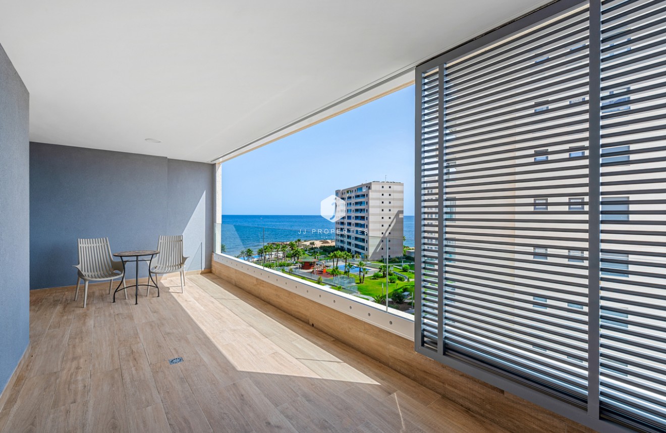 Resale - Apartment / flat -
Punta Prima - Costa Blanca