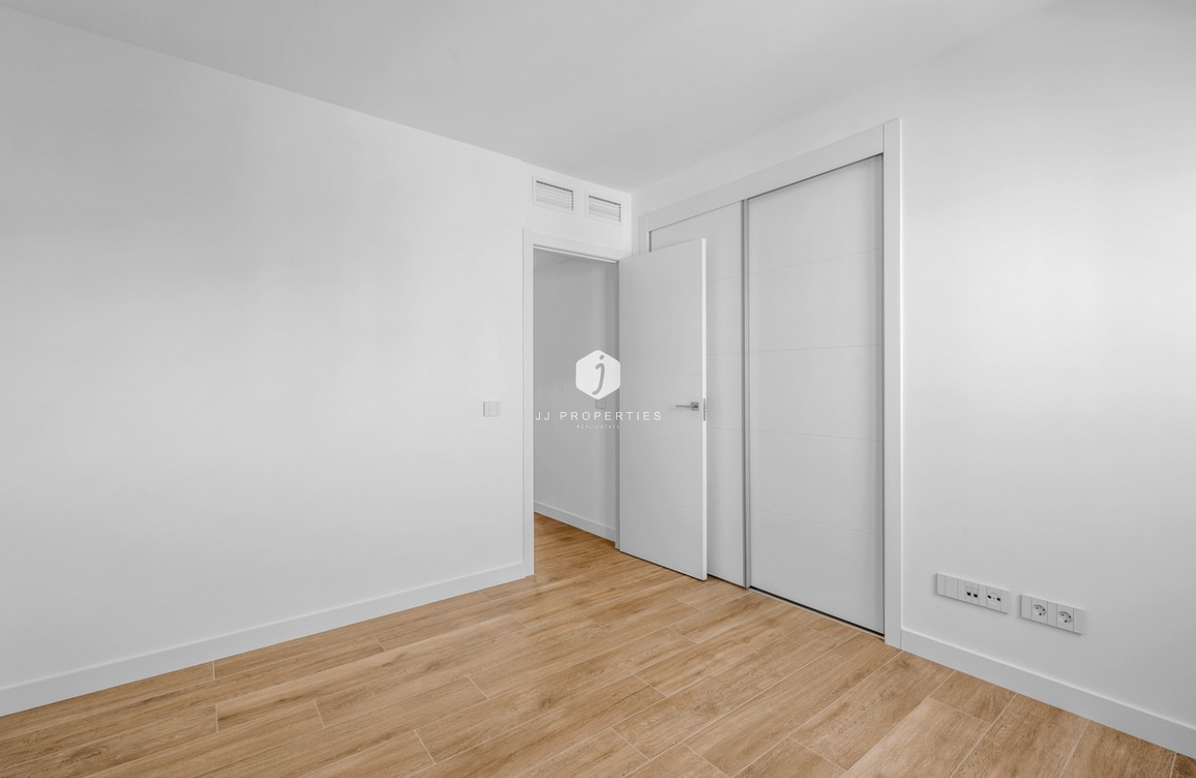 Resale - Apartment / flat -
Punta Prima - Costa Blanca