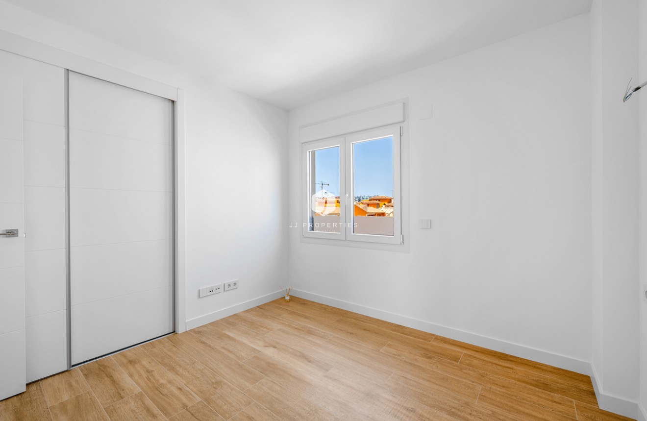 Resale - Apartment / flat -
Punta Prima - Costa Blanca