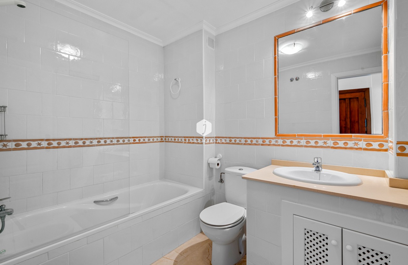 Resale - Apartment / flat -
Playa Flamenca - Costa Blanca