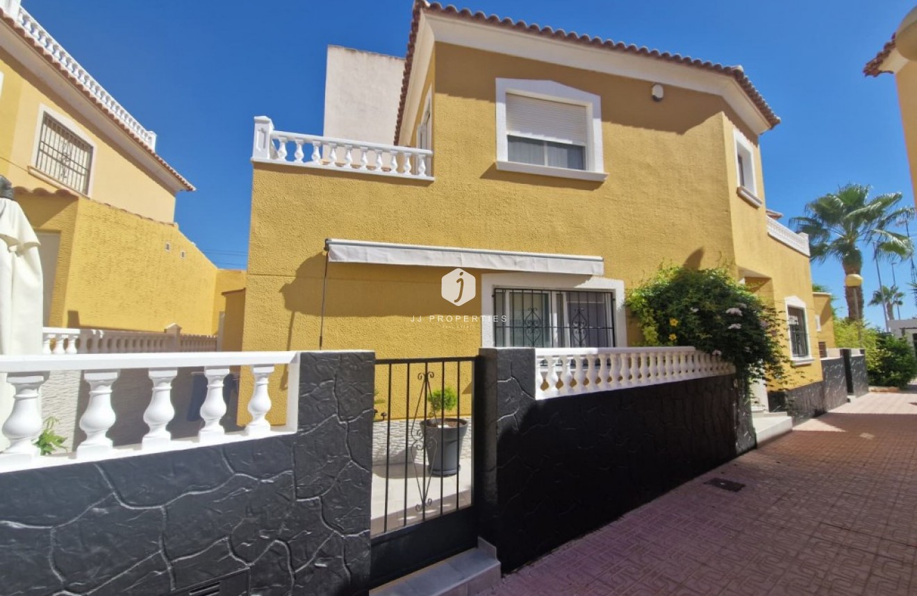 Resale - Duplex -
Playa Flamenca - Costa Blanca