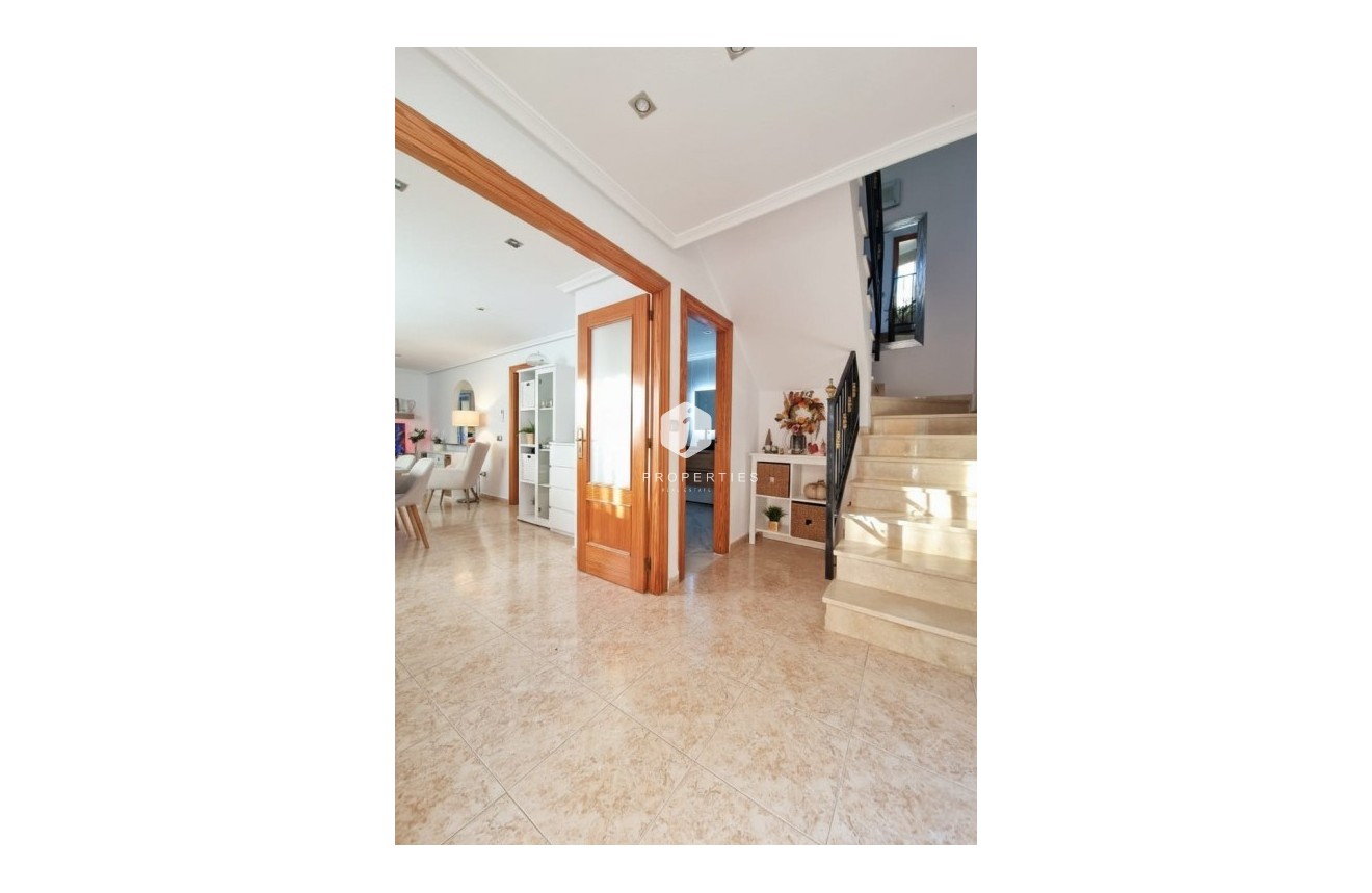 Resale - Duplex -
Playa Flamenca - Costa Blanca