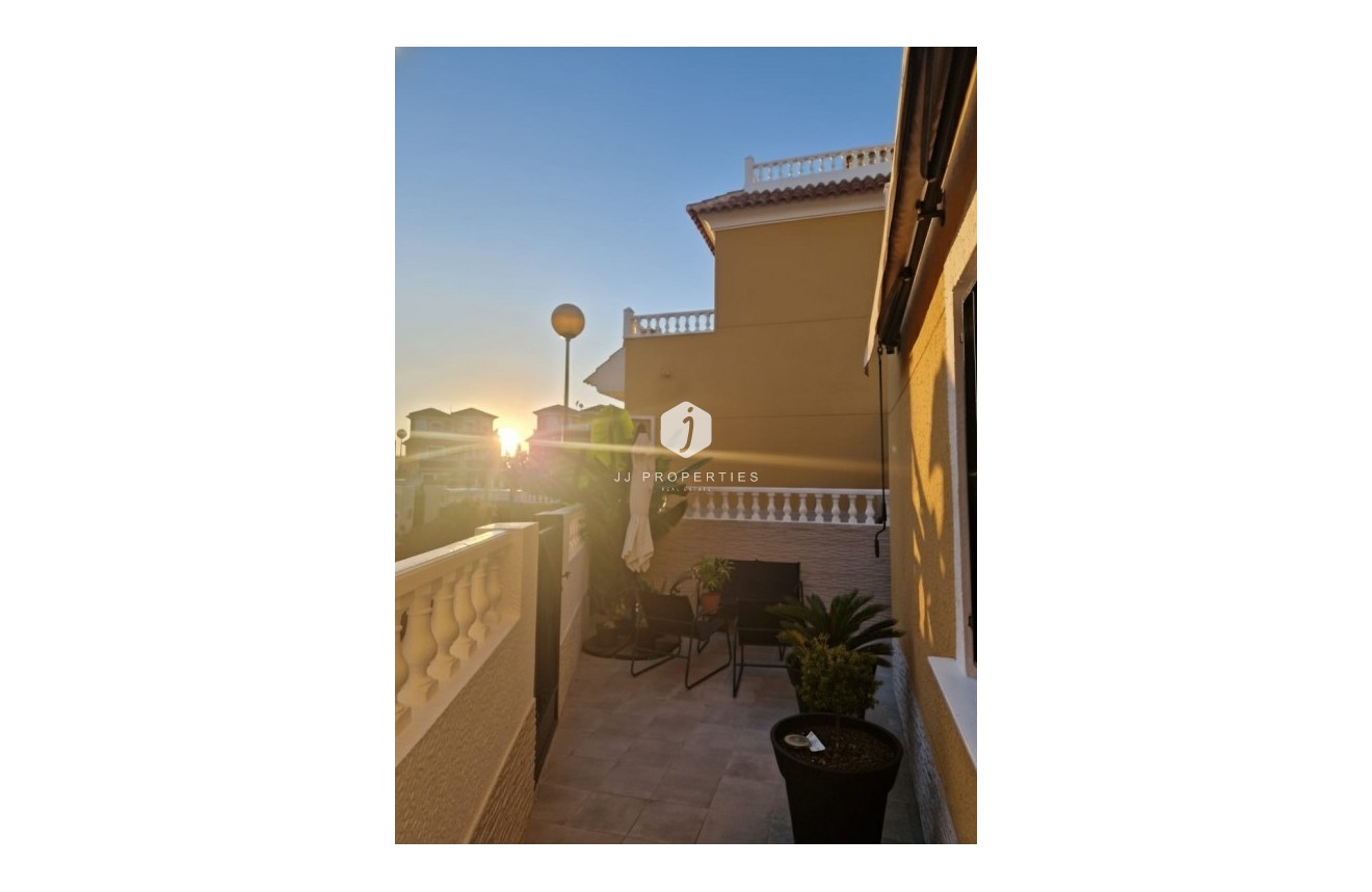 Resale - Duplex -
Playa Flamenca - Costa Blanca