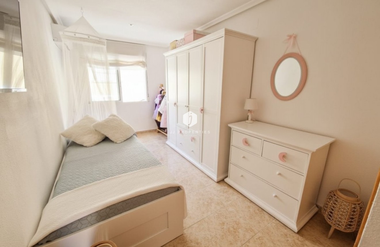 Resale - Duplex -
Playa Flamenca - Costa Blanca