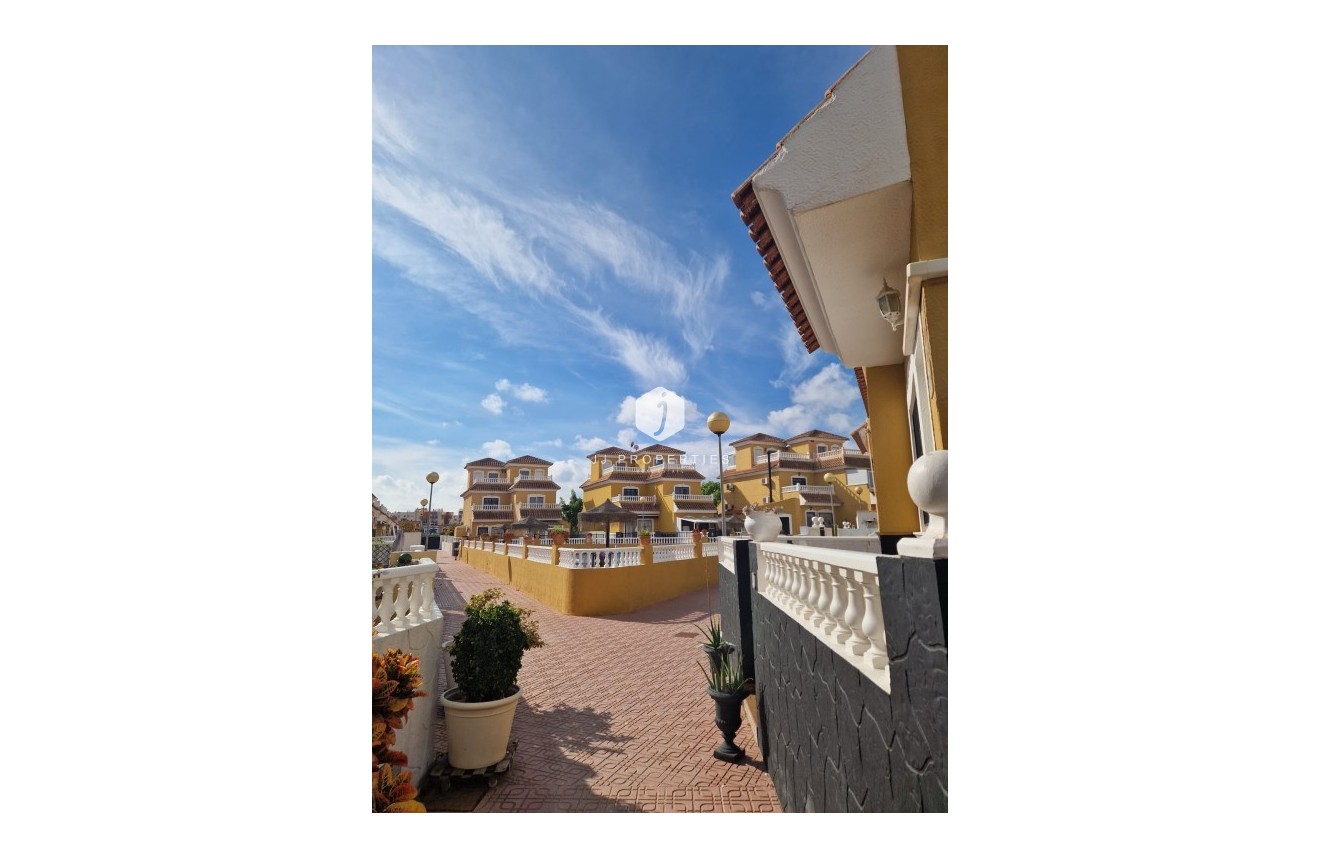 Resale - Duplex -
Playa Flamenca - Costa Blanca