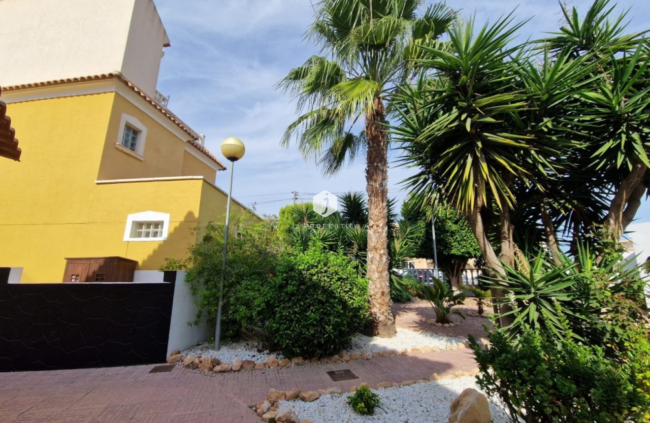 Resale - Duplex -
Playa Flamenca - Costa Blanca