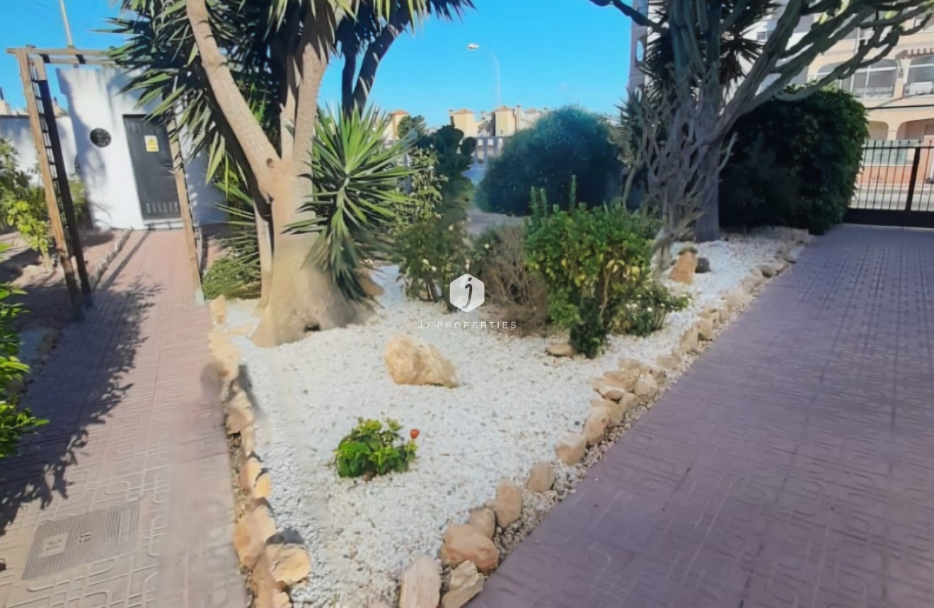 Resale - Duplex -
Playa Flamenca - Costa Blanca