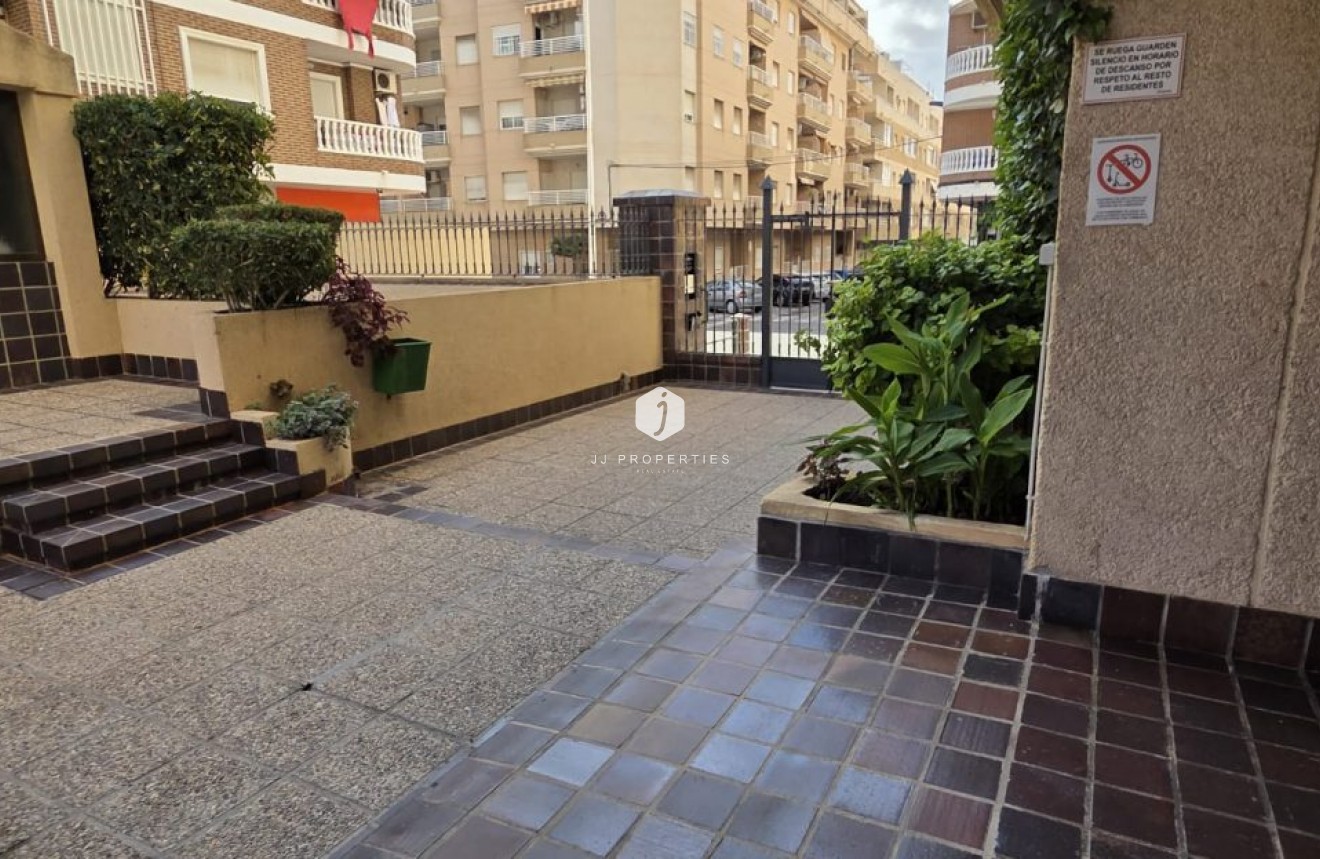 Resale - Apartment / flat -
Torrevieja - Costa Blanca