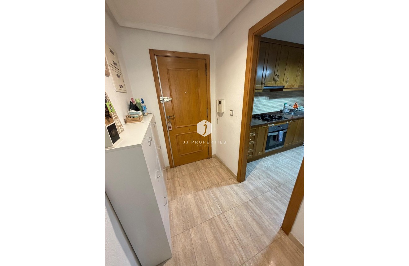 Resale - Apartment / flat -
Torrevieja - Centro