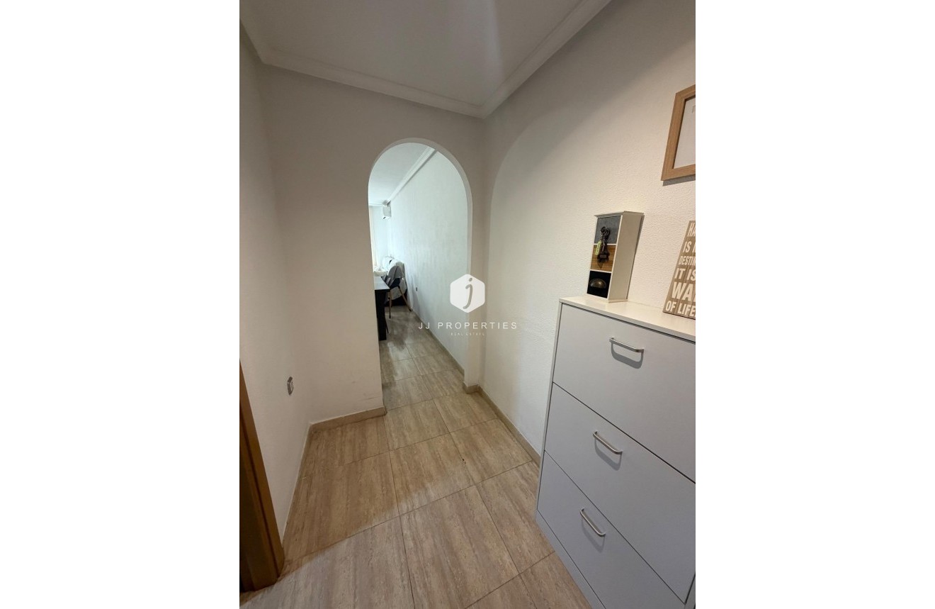 Resale - Apartment / flat -
Torrevieja - Centro