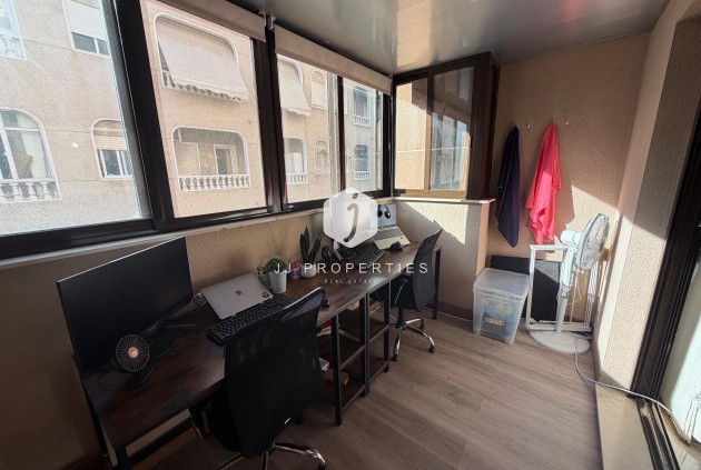 Resale - Apartment / flat -
Torrevieja - Centro