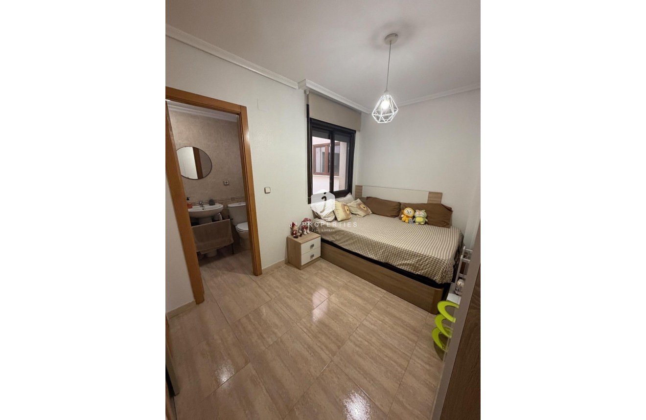 Resale - Apartment / flat -
Torrevieja - Centro