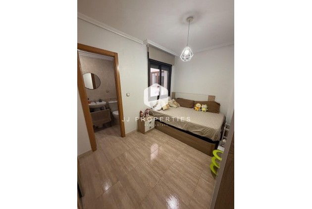 Resale - Apartment / flat -
Torrevieja - Centro