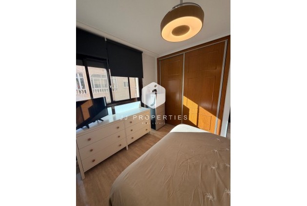 Resale - Apartment / flat -
Torrevieja - Centro