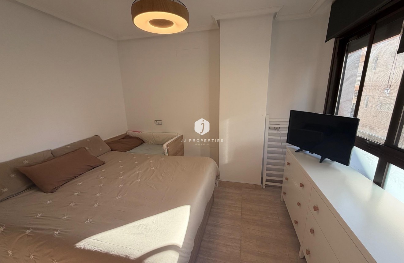 Resale - Apartment / flat -
Torrevieja - Centro