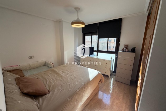 Resale - Apartment / flat -
Torrevieja - Centro