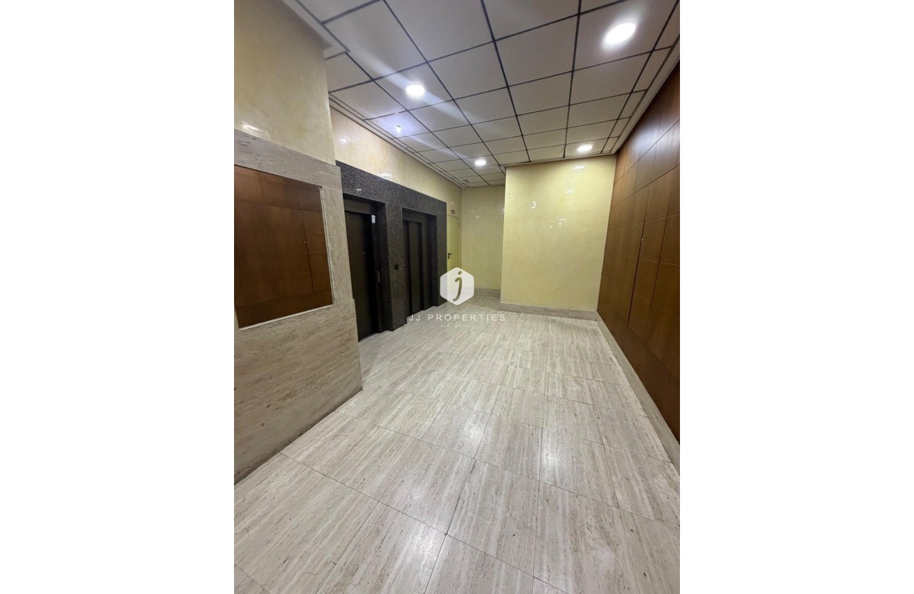 Resale - Apartment / flat -
Torrevieja - Centro