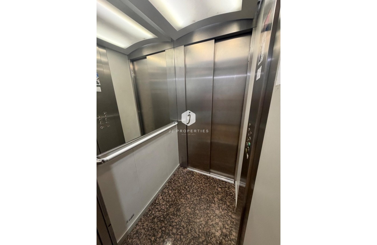 Resale - Apartment / flat -
Torrevieja - Centro