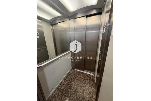 Resale - Apartment / flat -
Torrevieja - Centro