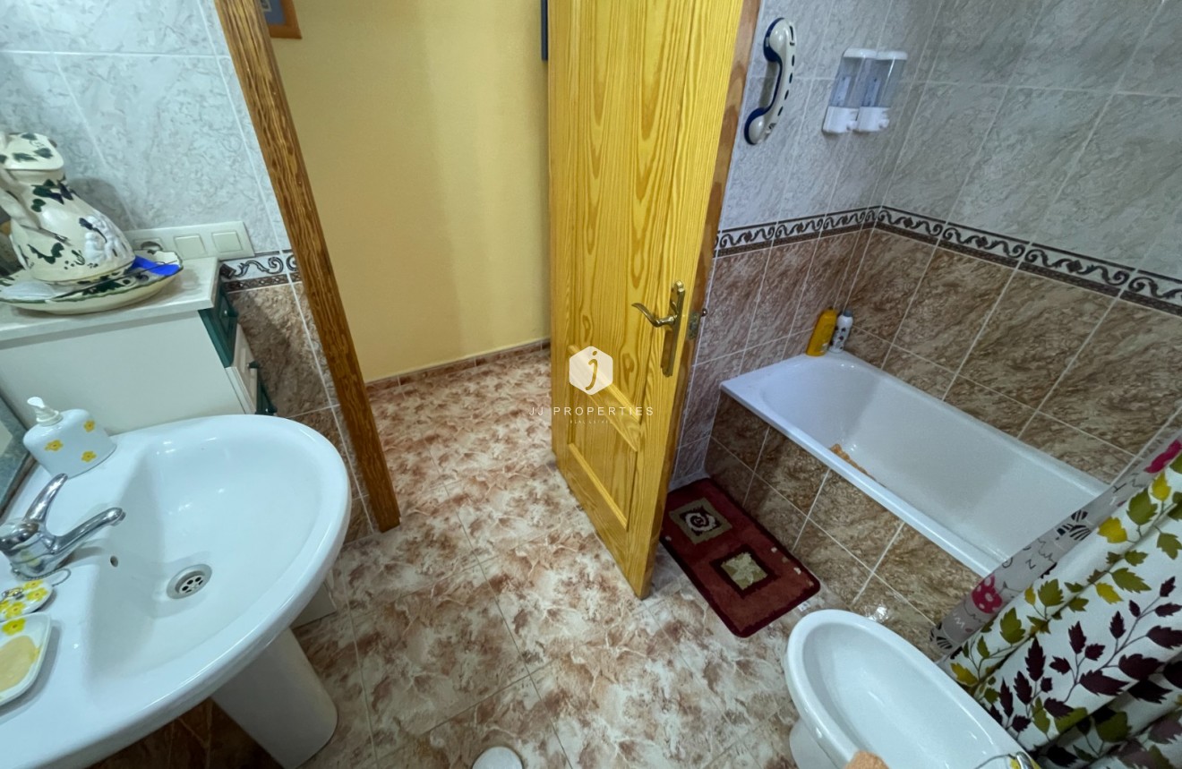 Resale - Apartment / flat -
La Mata - Costa Blanca