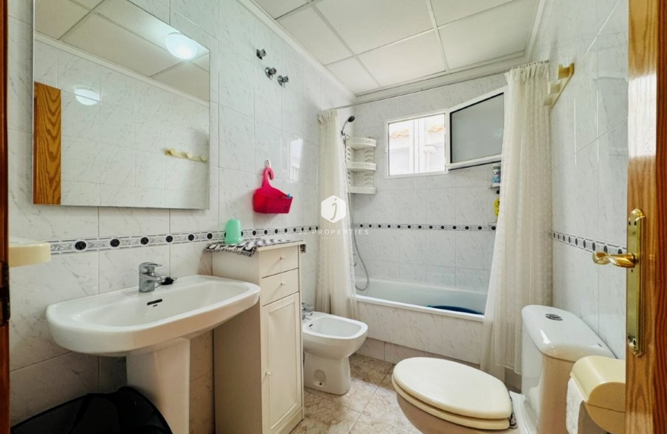 Resale - Apartment / flat -
La Mata - Costa Blanca