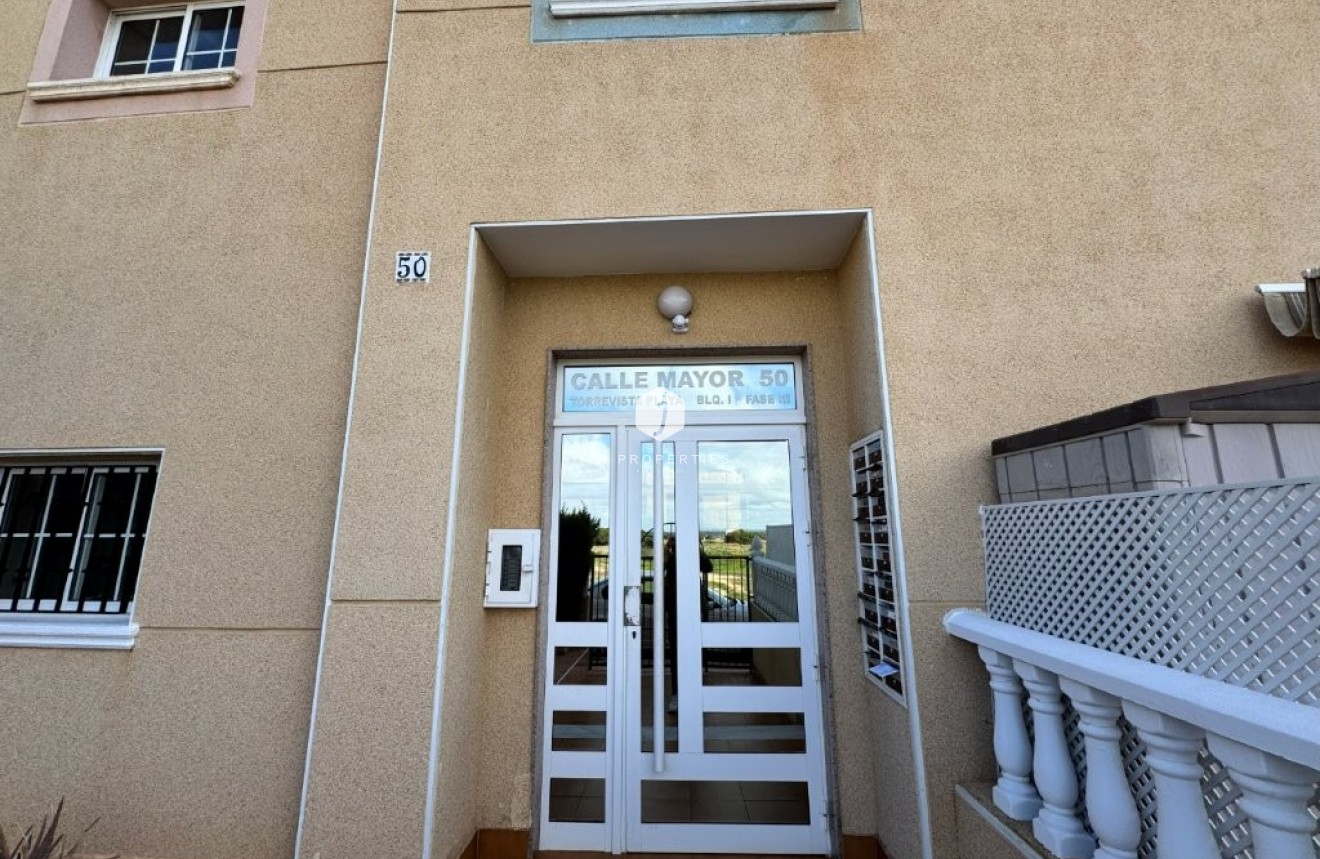 Resale - Apartment / flat -
La Mata - Costa Blanca