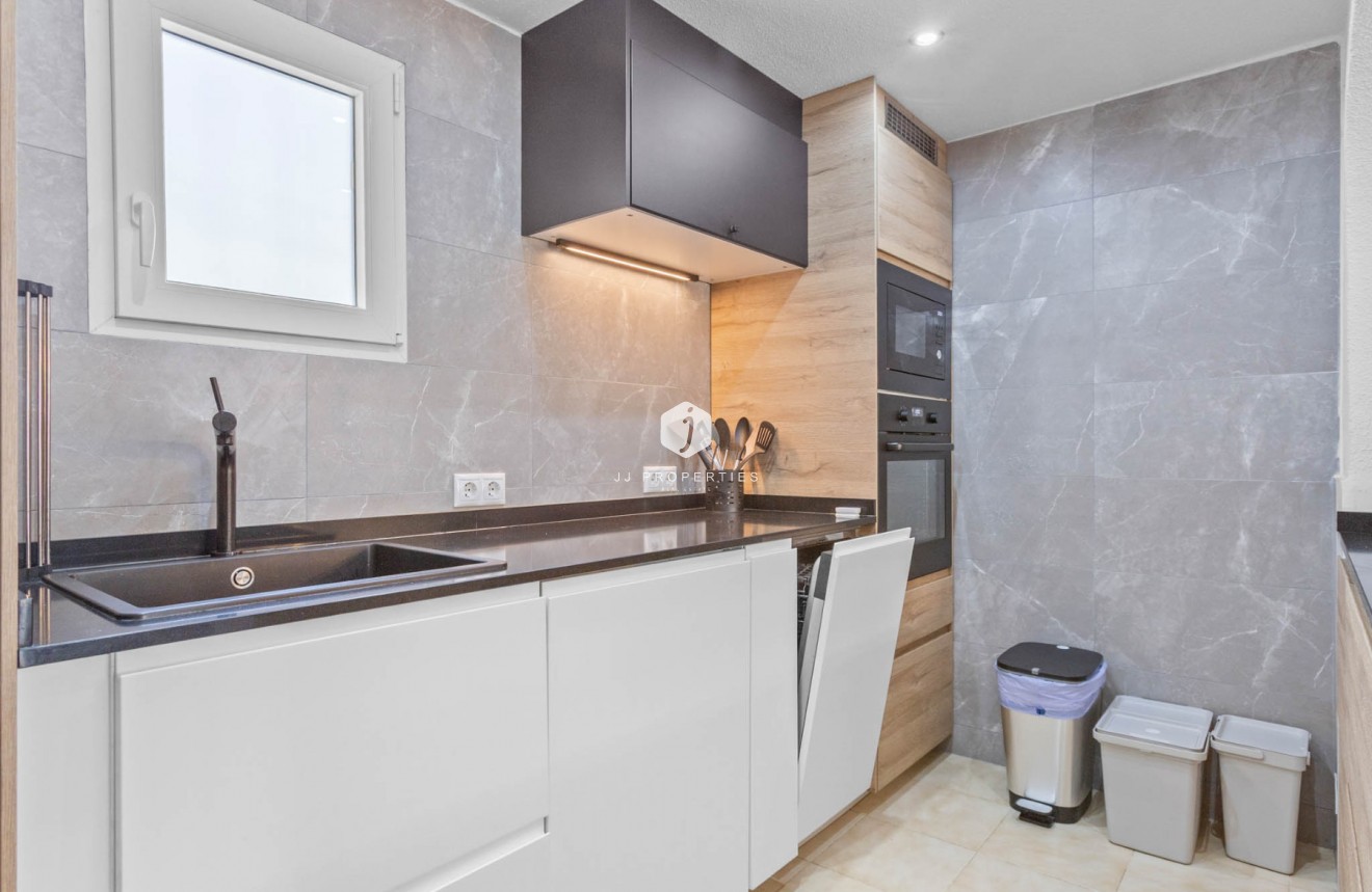 Resale - Bungalow -
Torrevieja - Costa Blanca