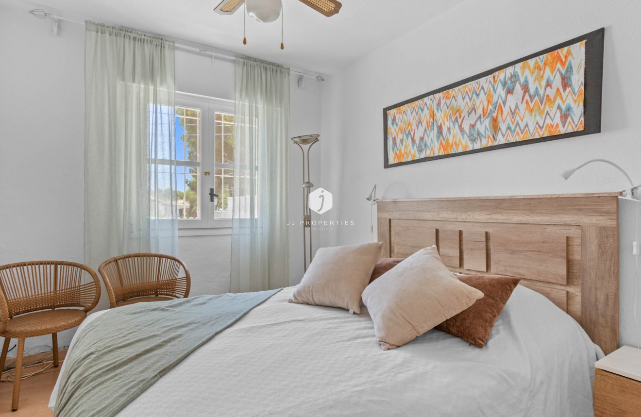 Resale - Bungalow -
Torrevieja - Costa Blanca