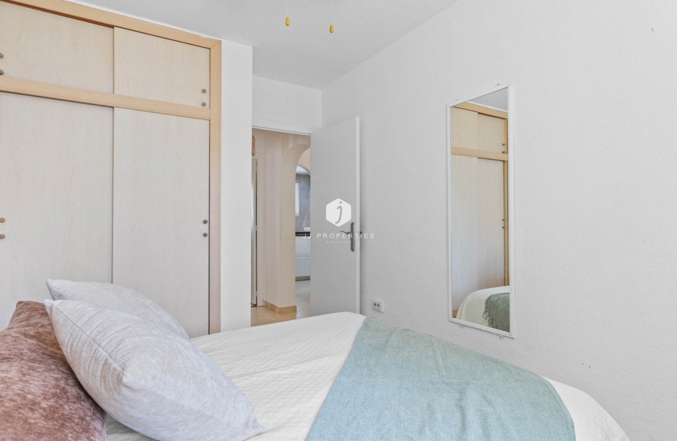 Resale - Bungalow -
Torrevieja - Costa Blanca