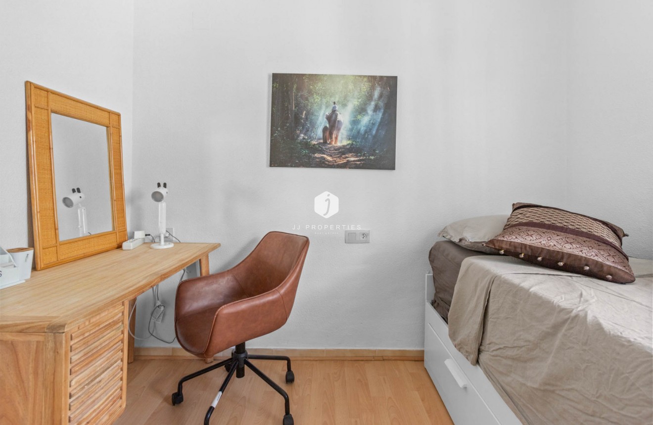 Resale - Bungalow -
Torrevieja - Costa Blanca