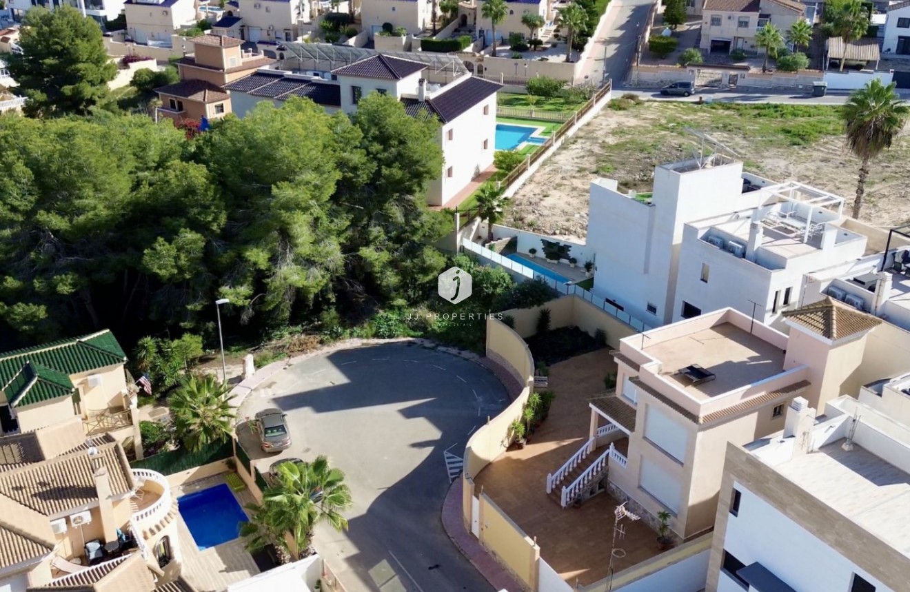 Resale - Villa -
Orihuela Costa - Costa Blanca