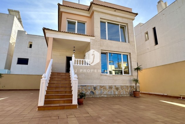 Resale - Villa -
Orihuela Costa - Costa Blanca