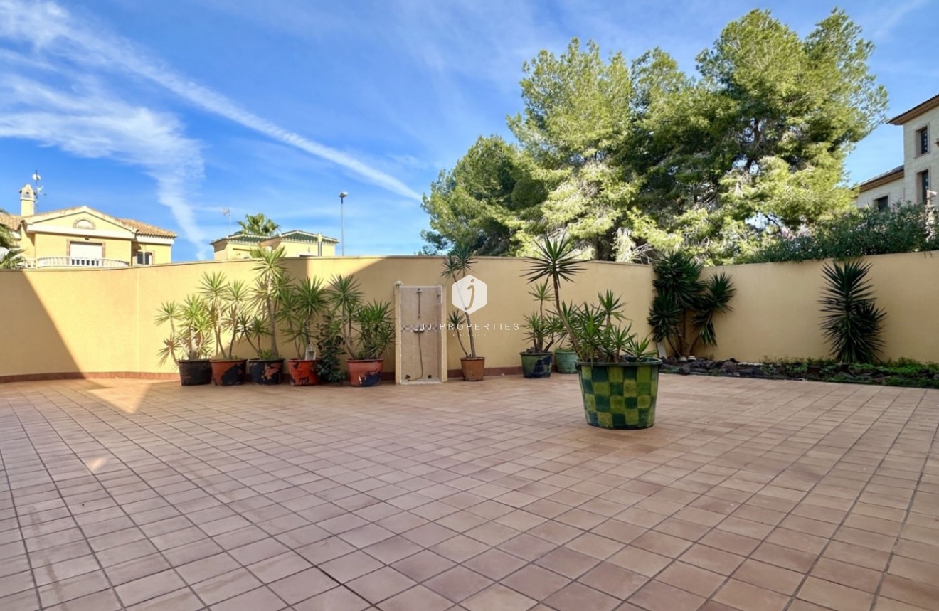 Resale - Villa -
Orihuela Costa - Costa Blanca