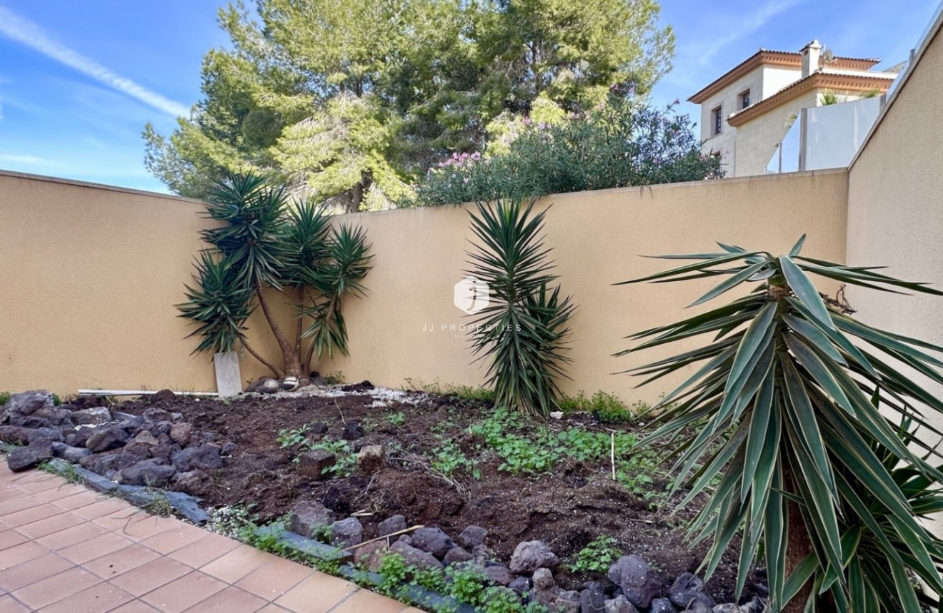 Resale - Villa -
Orihuela Costa - Costa Blanca