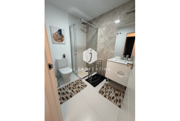 Resale - Apartment / flat -
San Miguel de Salinas - Inland